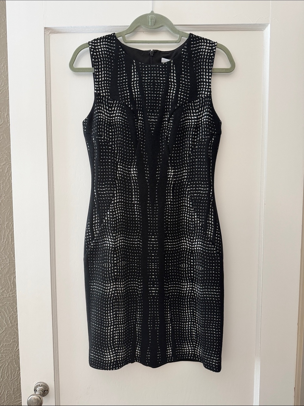 Diane Von Furstenberg Black and White Patterned Sleeveless Sheath Dress